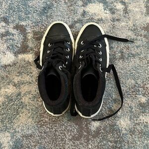 Converse high top leather mens sneakers size 6.0.